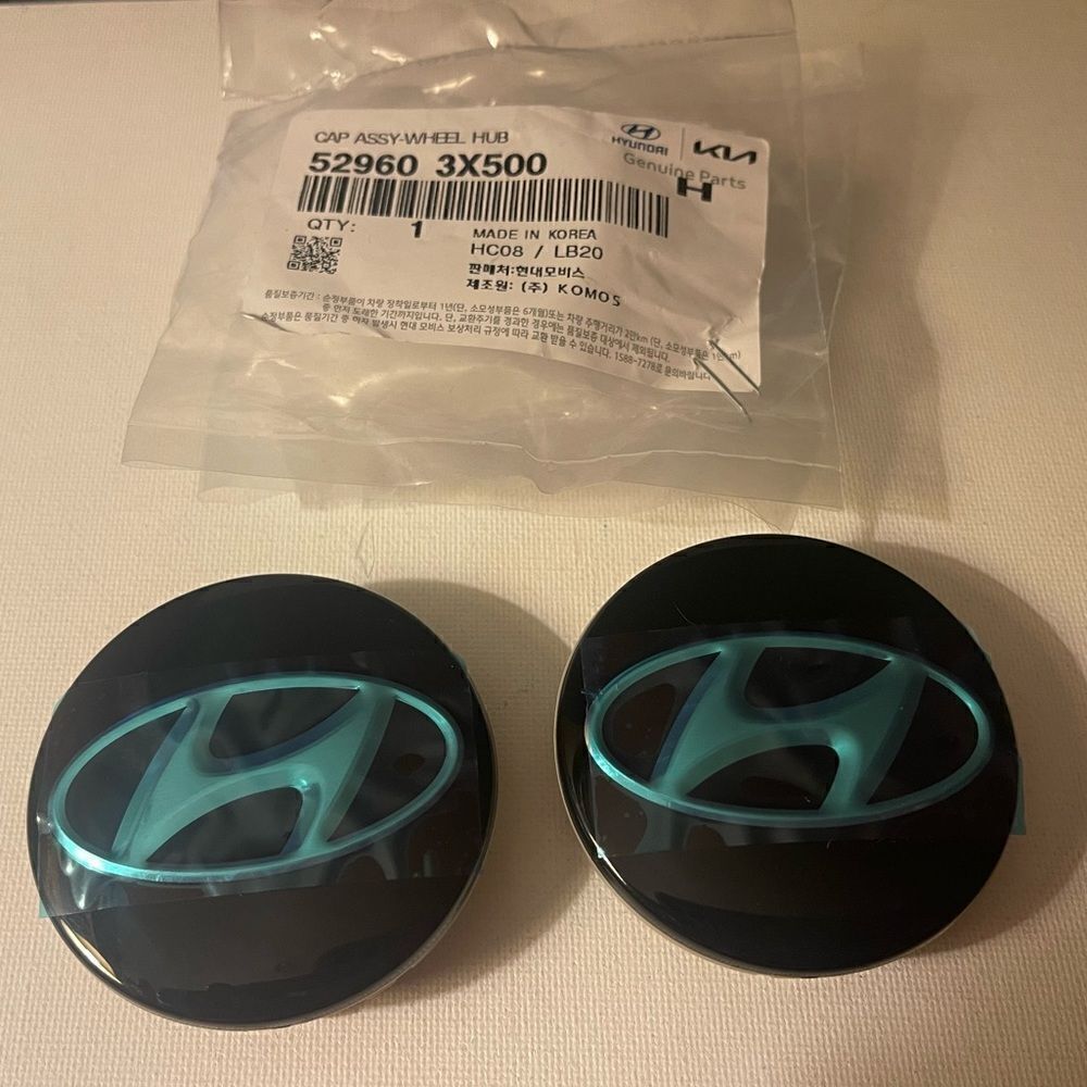 Hyundai Genuine OEM Wheel Center Caps Set of 2 Black and Silver NWT